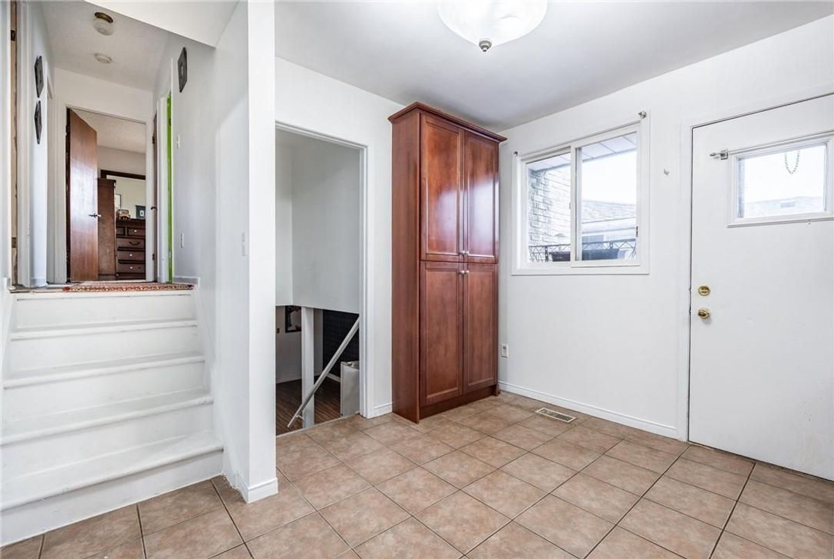 97 Guildwood Drive 97 Guildwood Drive Hamilton