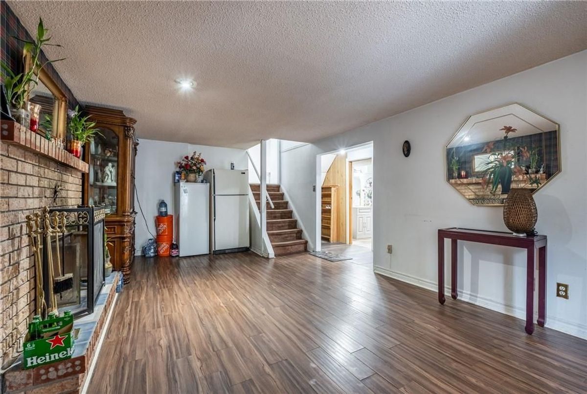 97 Guildwood Drive 97 Guildwood Drive Hamilton