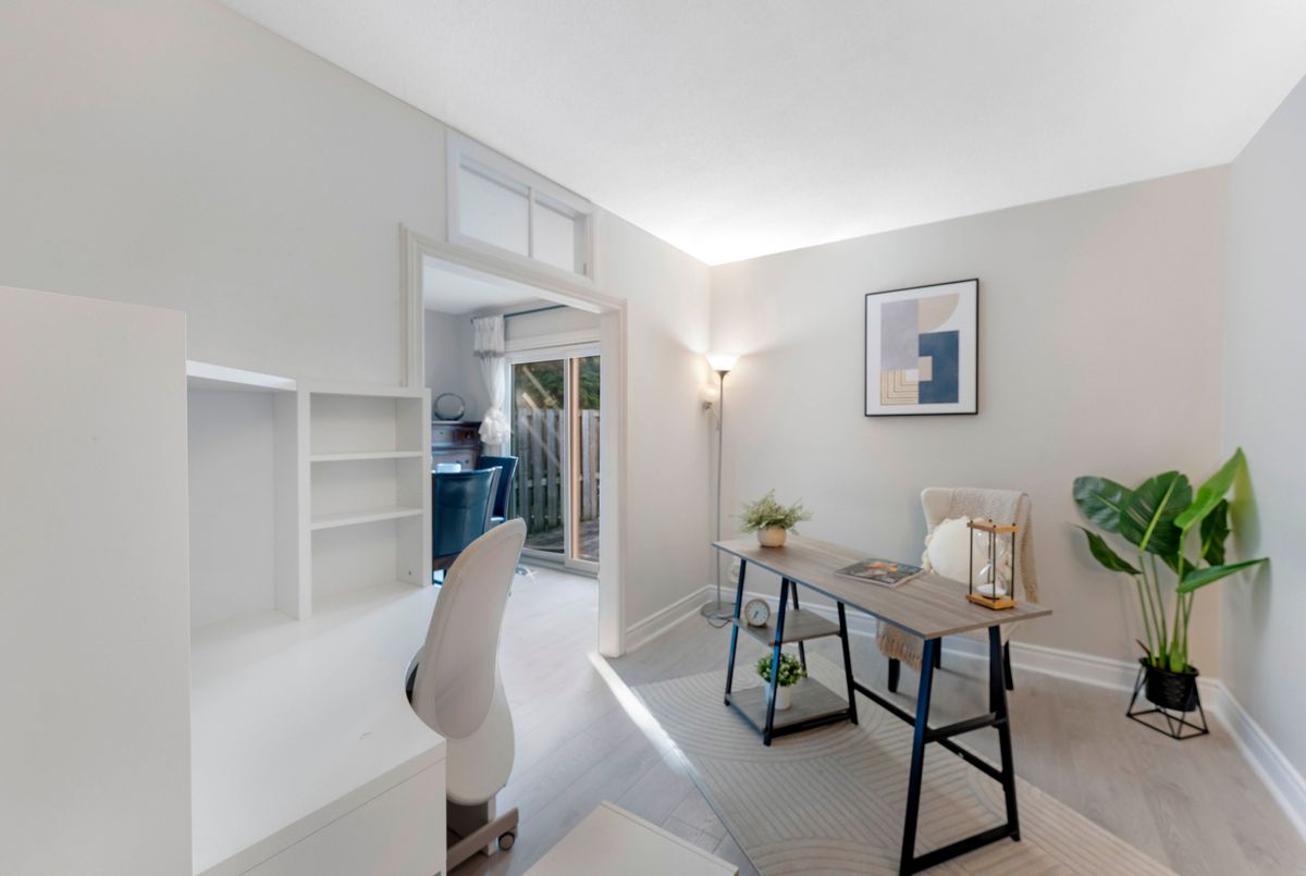 2-405 Keats Way 2-405 Keats Way Waterloo