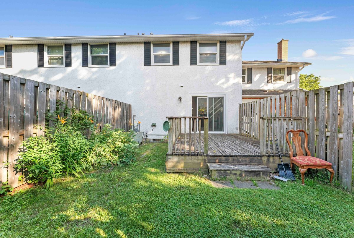 2-405 Keats Way 2-405 Keats Way Waterloo