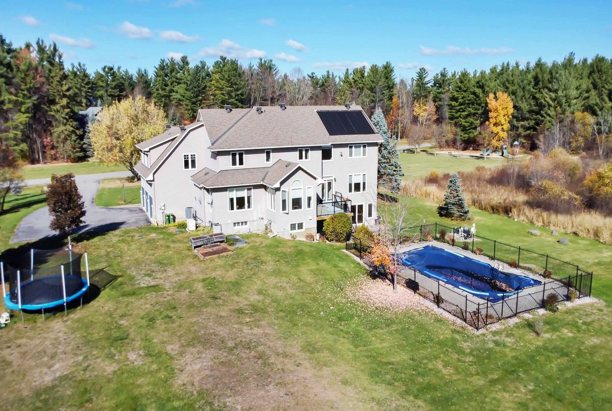 137 Goodman Drive 137 Goodman Drive Kanata