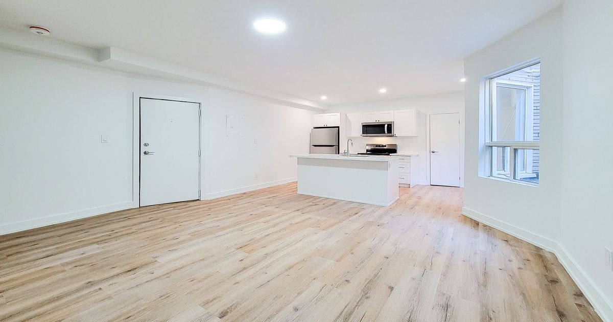 1-1052 Barton Street E Hamilton