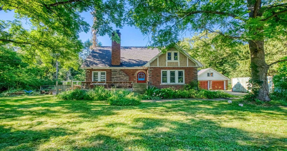 1853 Governors Road Hamilton