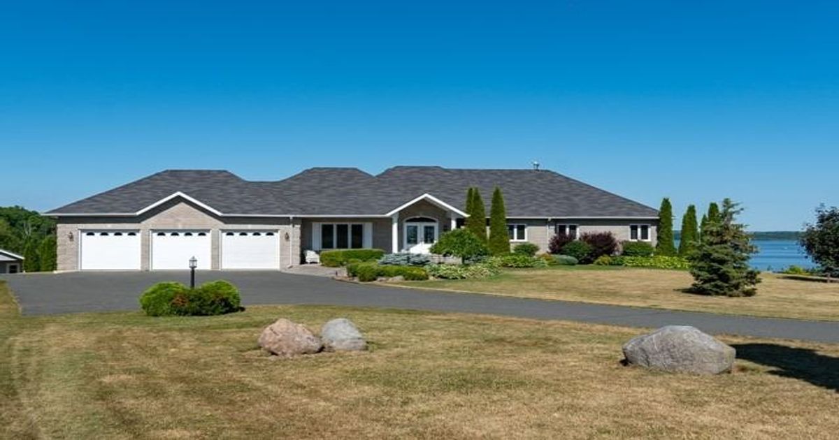 5370 Sutter Creek Dr Hamilton Township