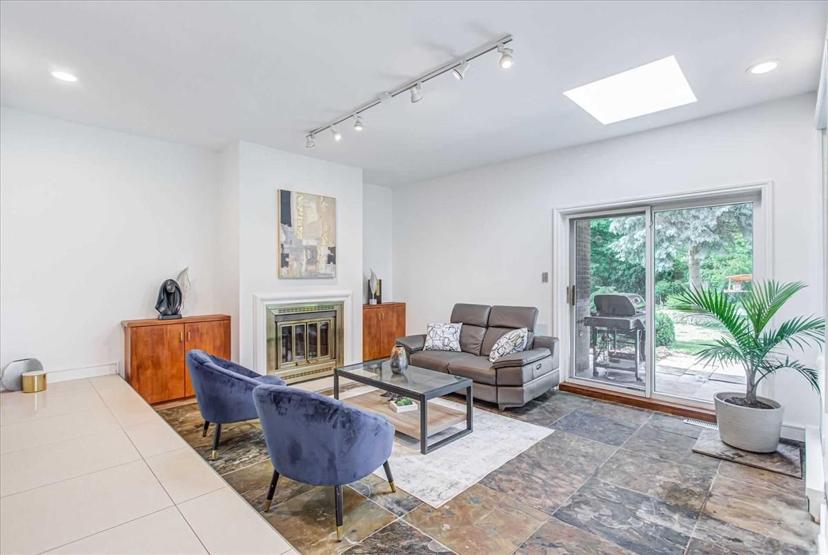 772 Lawrence Ave 772 Lawrence Ave