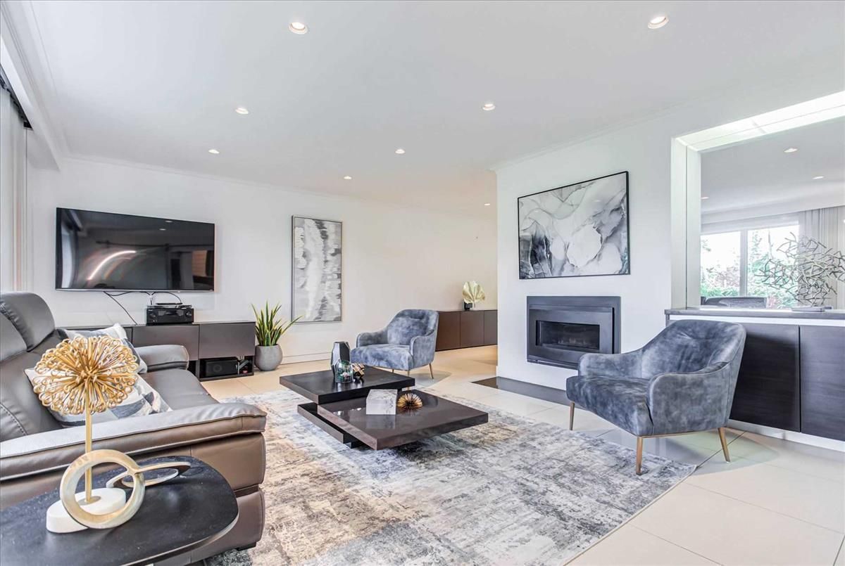 772 Lawrence Ave 772 Lawrence Ave