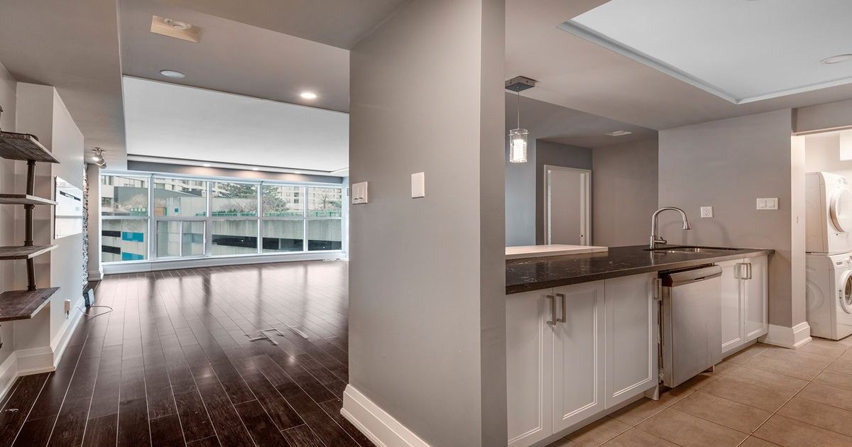 77 Harbour Sq Toronto