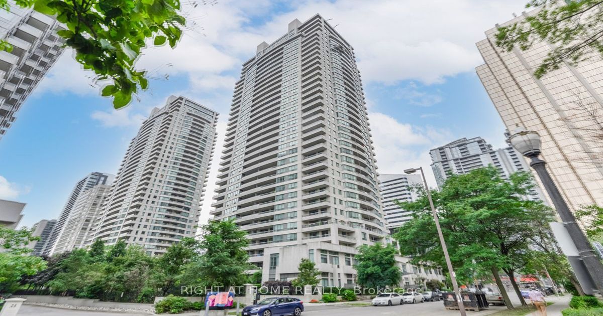 23 Hollywood Ave Toronto