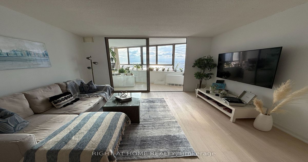 270 Queens Quay W Toronto