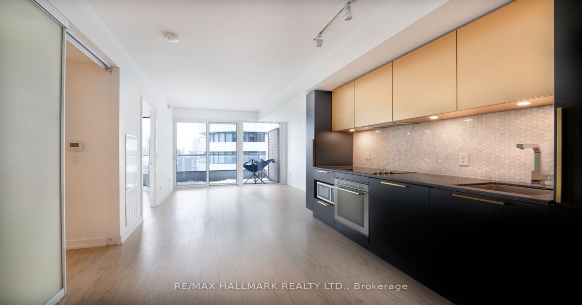 85 Wood St Toronto