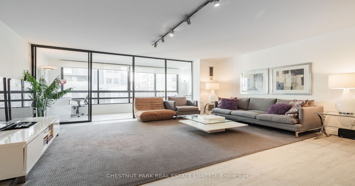 77 Carlton St Toronto