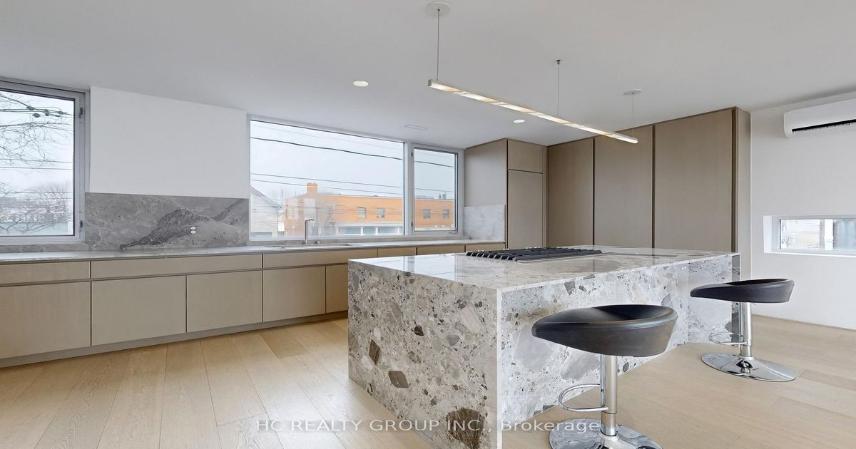 899 Dundas Street W Toronto