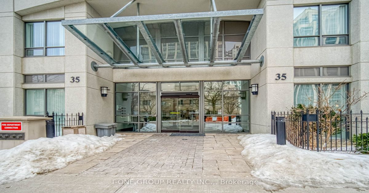 35 Hollywood Ave Toronto