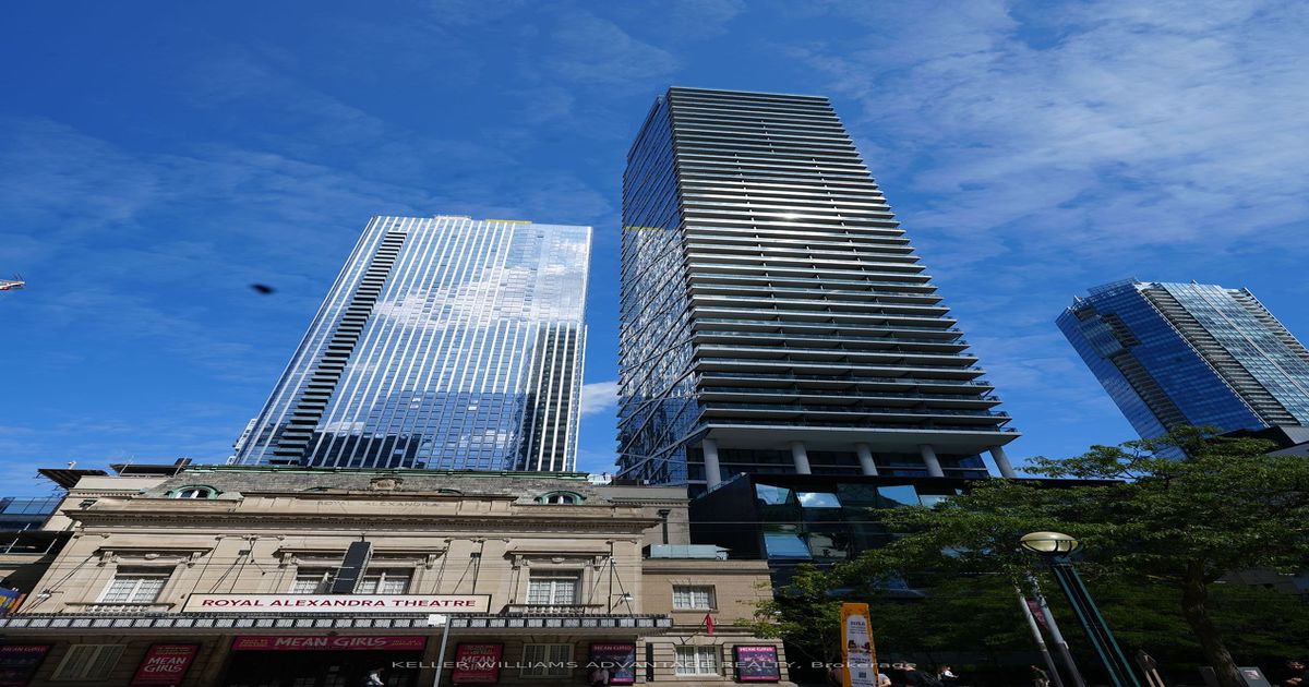 224 King St W Toronto