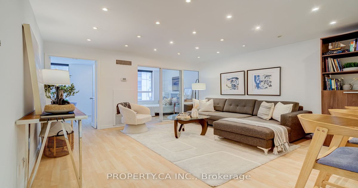 717 Bay Street Toronto
