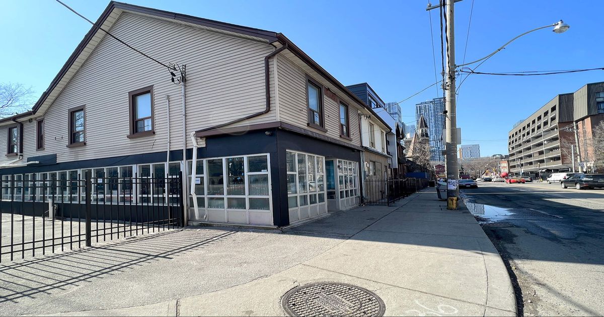 345 Dundas Street E Toronto