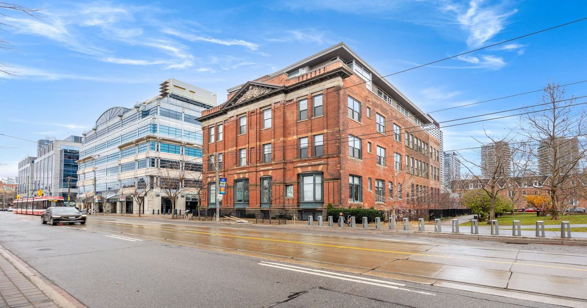 915 King Street W Toronto