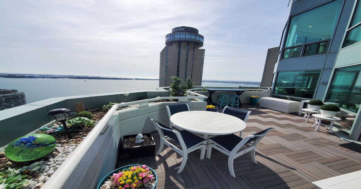 10 Queens Quay W Toronto