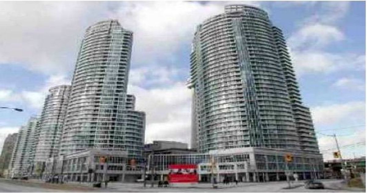 218 Queens Quay W Toronto