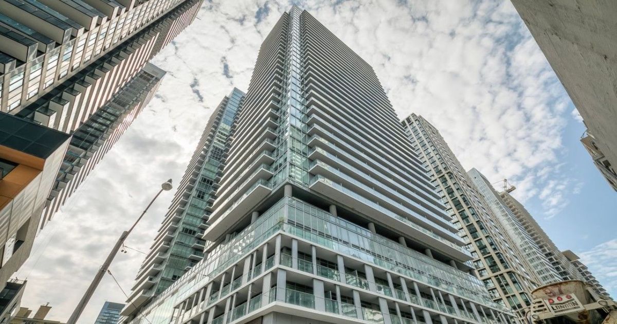 99 Broadway Avenue Toronto