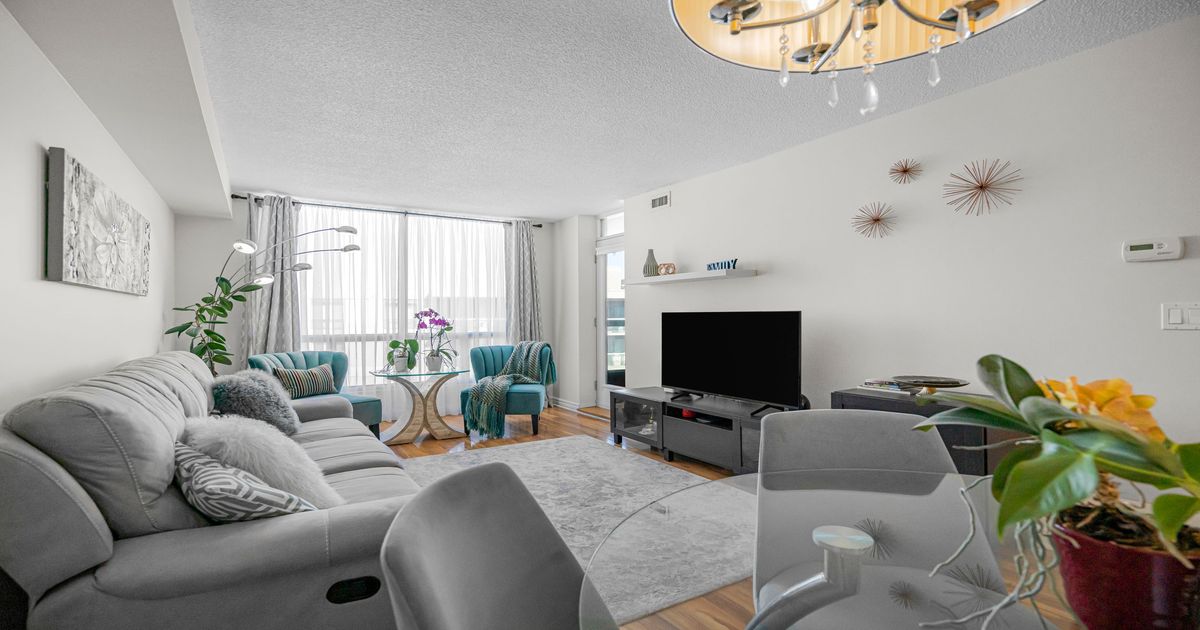 906 Sheppard Avenue W Toronto