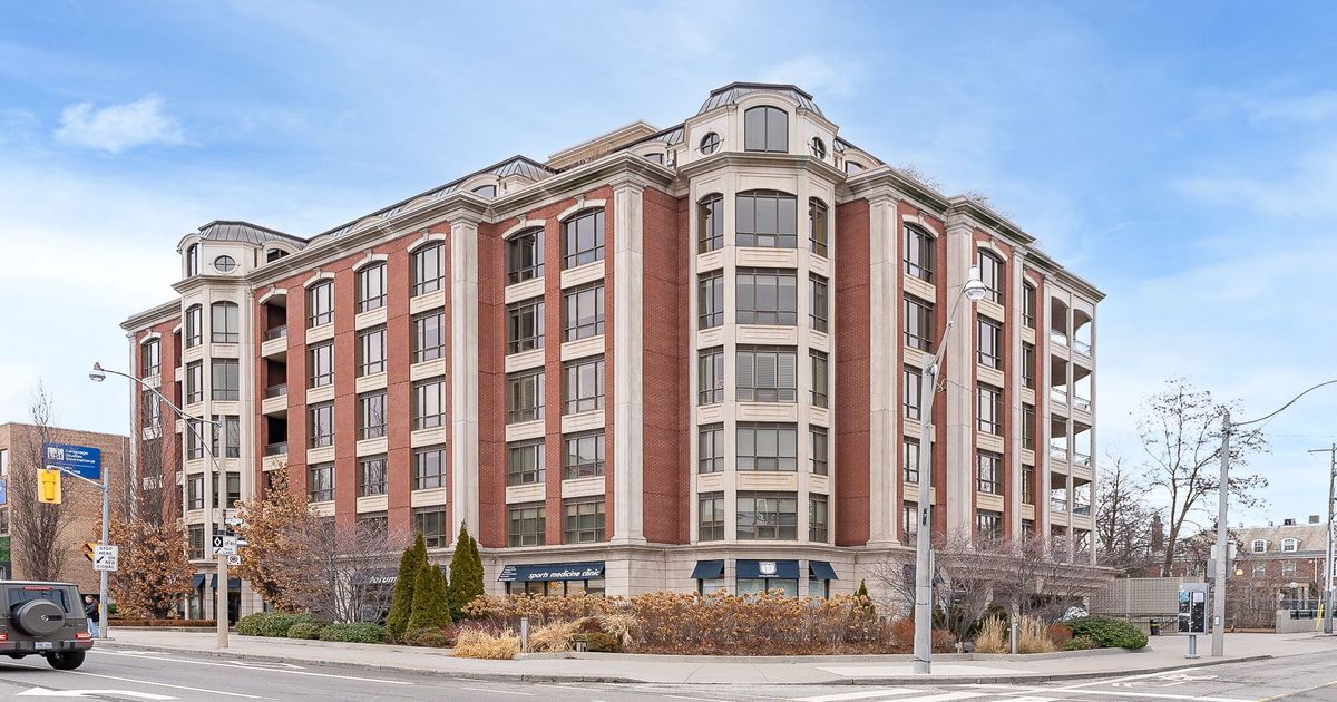 2 Roxborough Street E Toronto