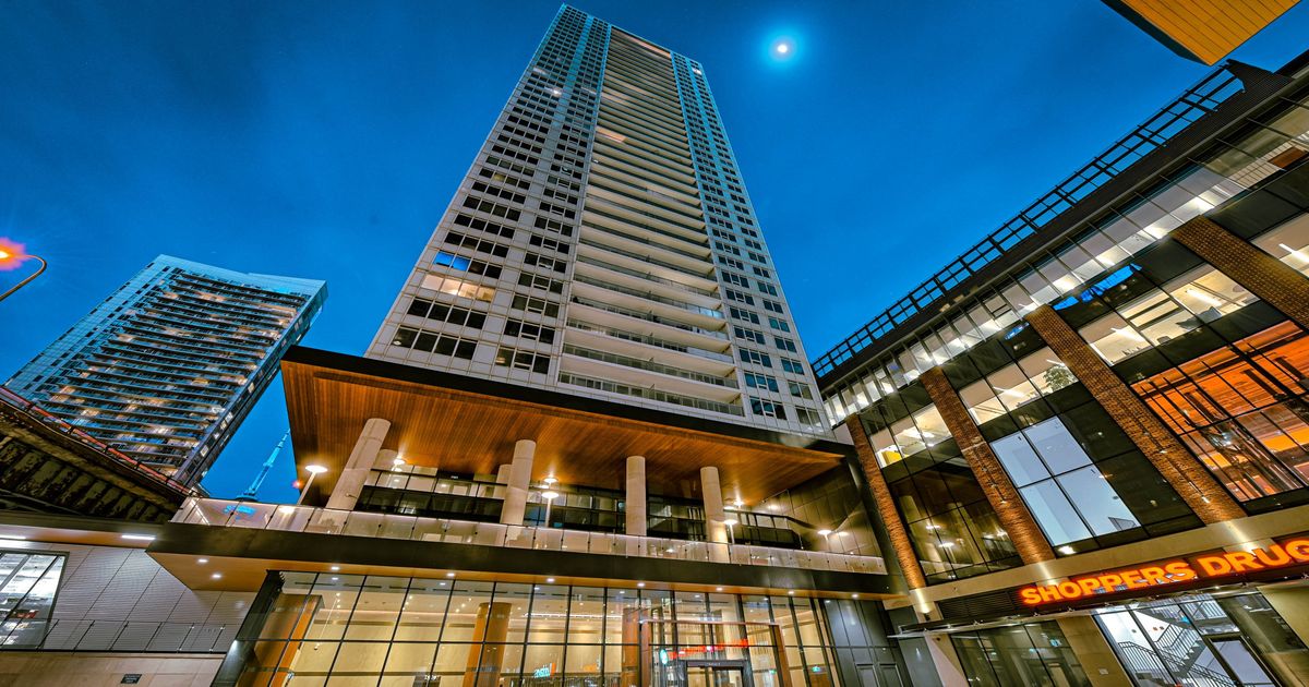 17 Bathurst Street Toronto