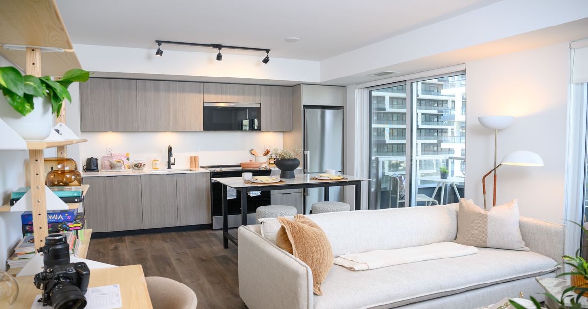 73 Broadway Avenue Toronto