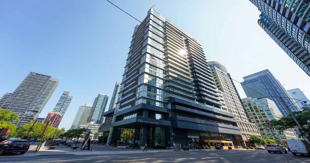 352 Front Street W Toronto