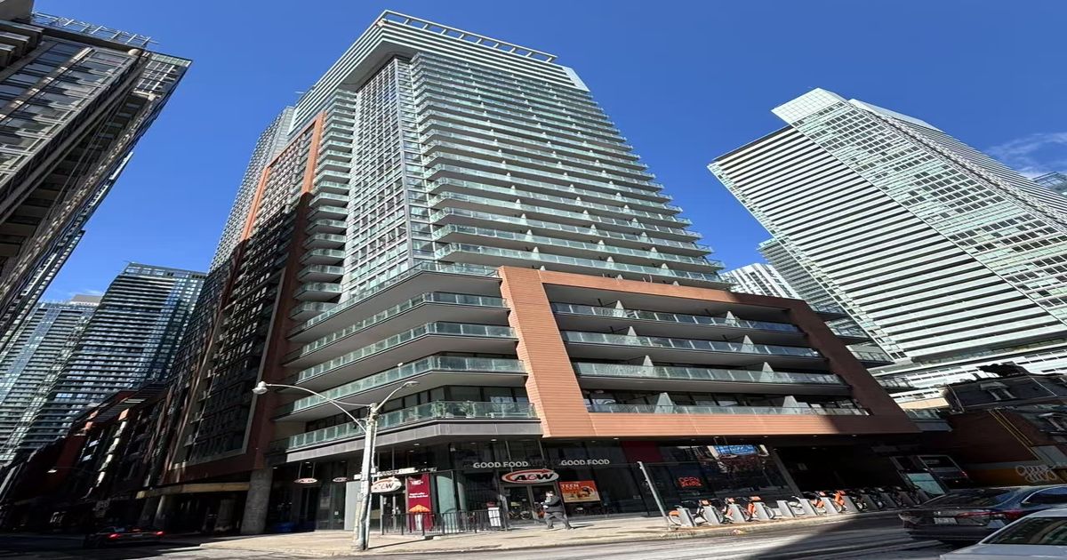 8 mercer Street Toronto