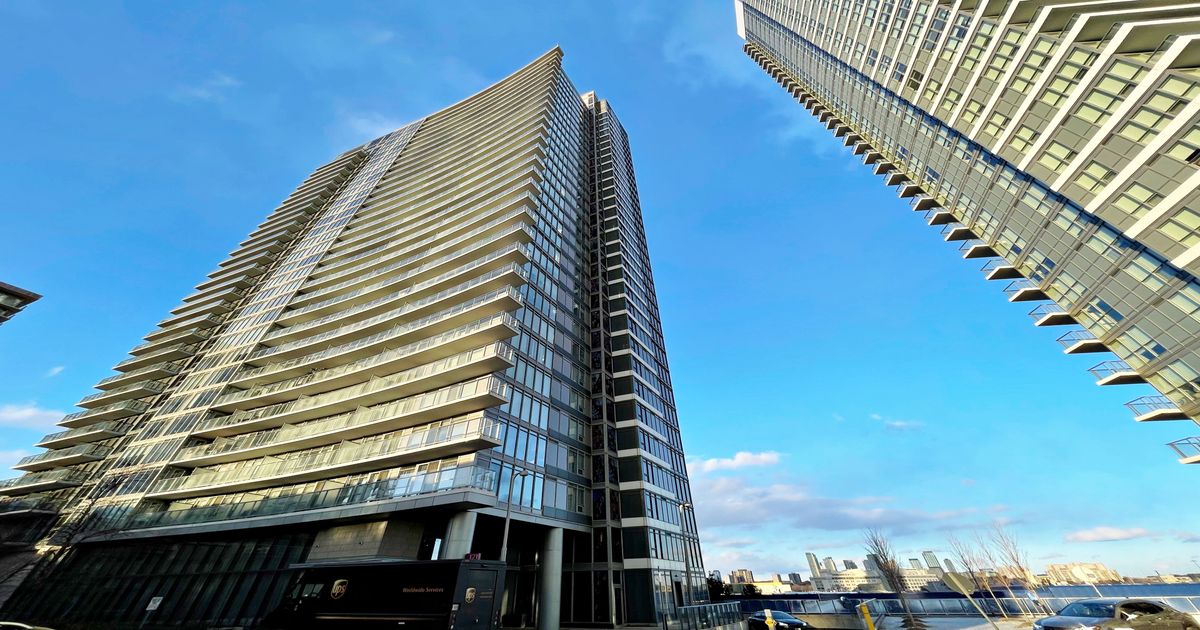 121 Mcmahon Drive Toronto