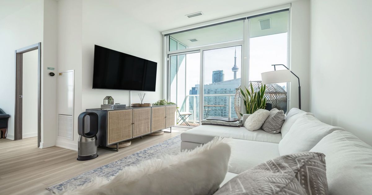 19 Bathurst Street Toronto