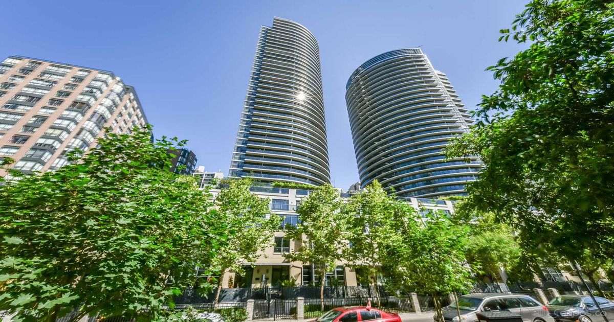 21 Carlton Street Toronto
