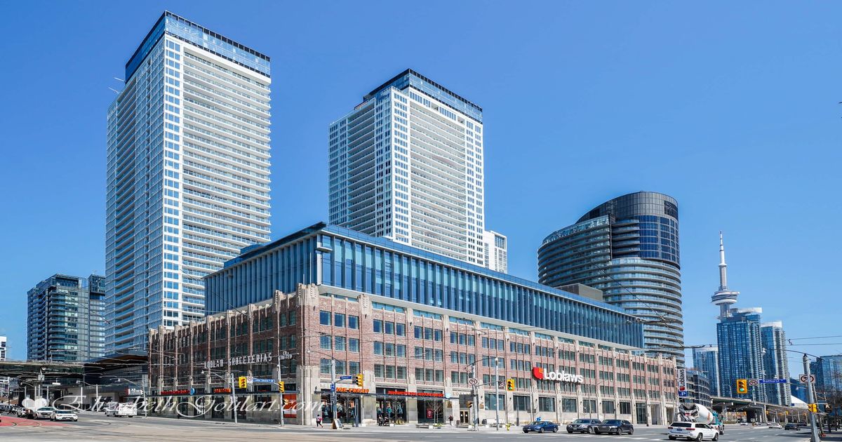 19 Bathurst Street Toronto