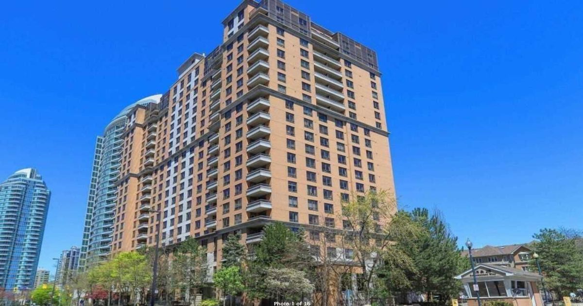 18 Sommerset Way E Toronto