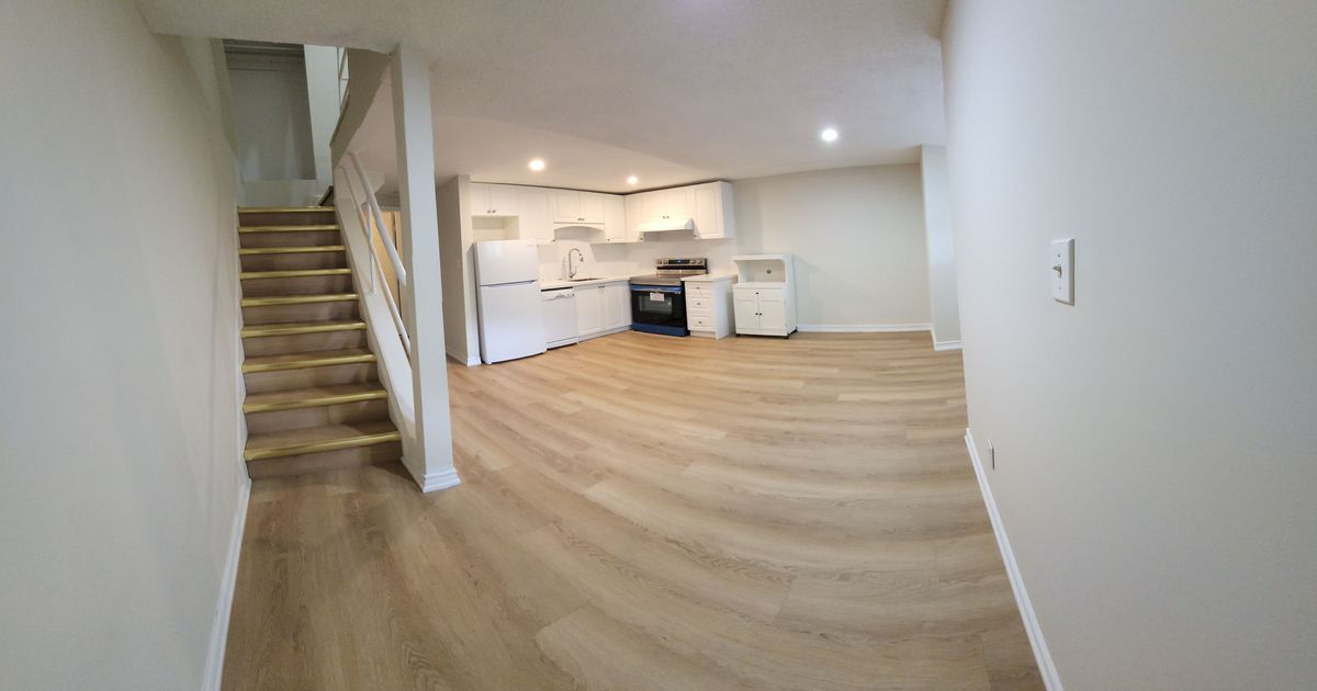 558 Spadina Crescent Toronto