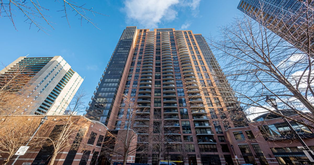 33 Sheppard Avenue E Toronto