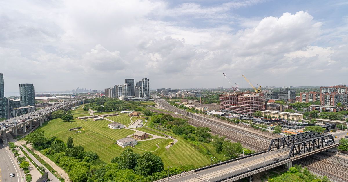 170 Fort York Boulevard Toronto