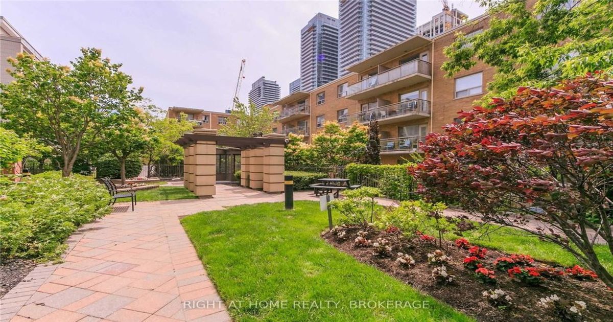 900 Mount Pleasant Road Toronto