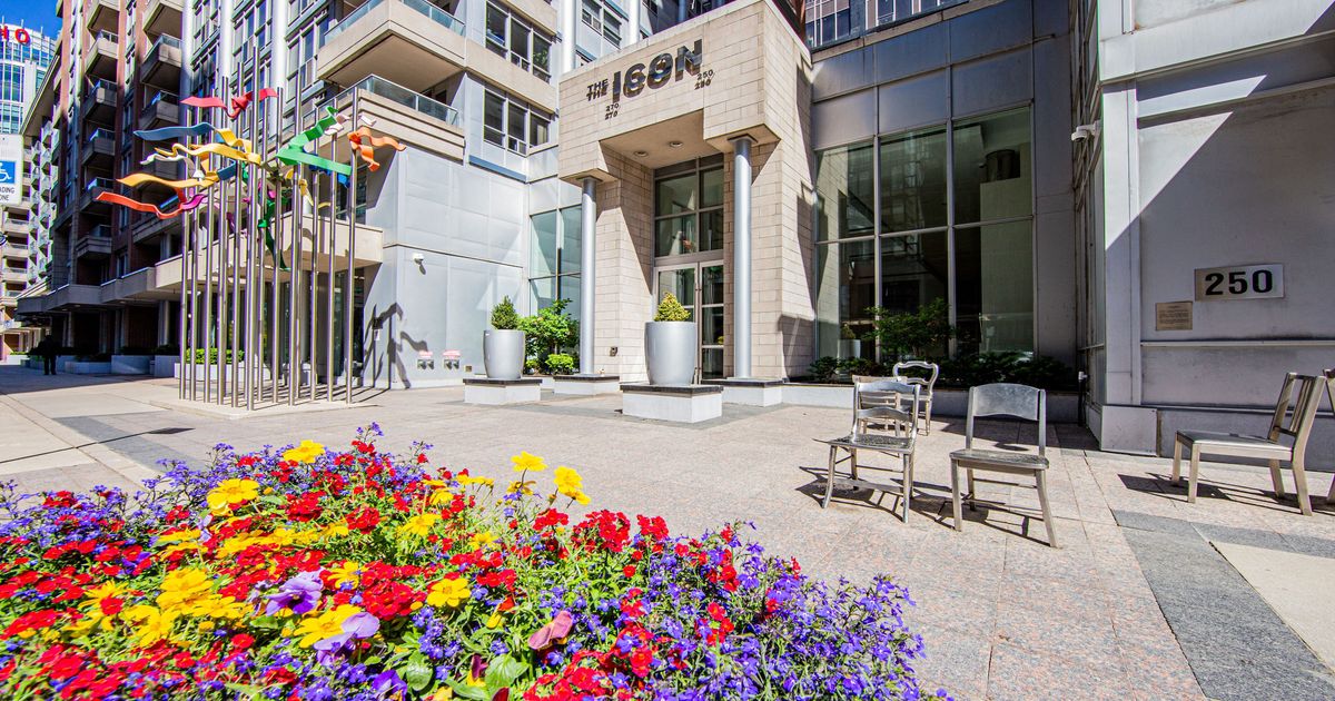 270 Wellington Street W Toronto