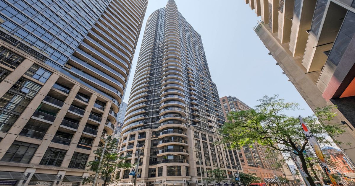 21 Carlton Street Toronto