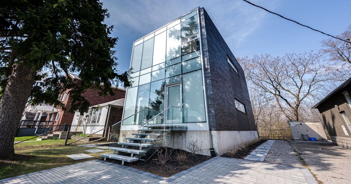 561 Arlington Avenue Toronto