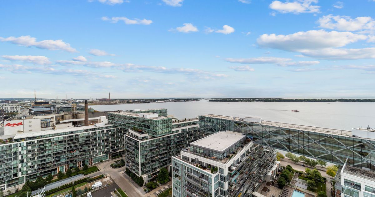 15 Queens Quay E Toronto