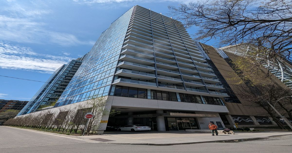 210 Simcoe Street W Toronto