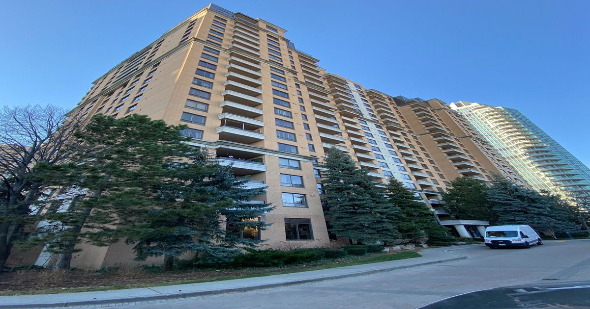 18 Sommerset Way Toronto