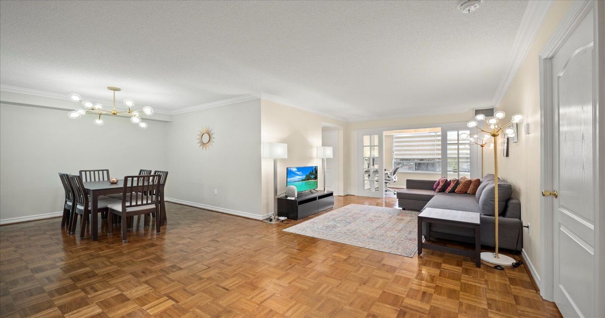 88 Grandview Way Toronto