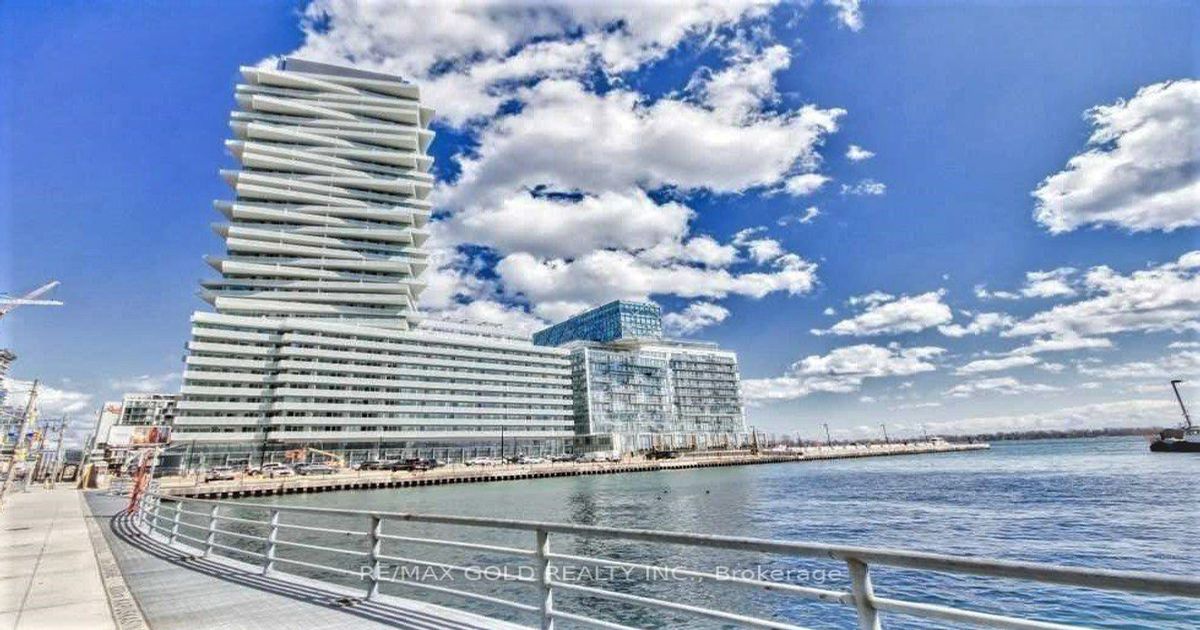 15 Queens Quay E Toronto
