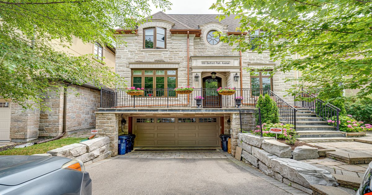 669 Bedford Park Avenue Toronto