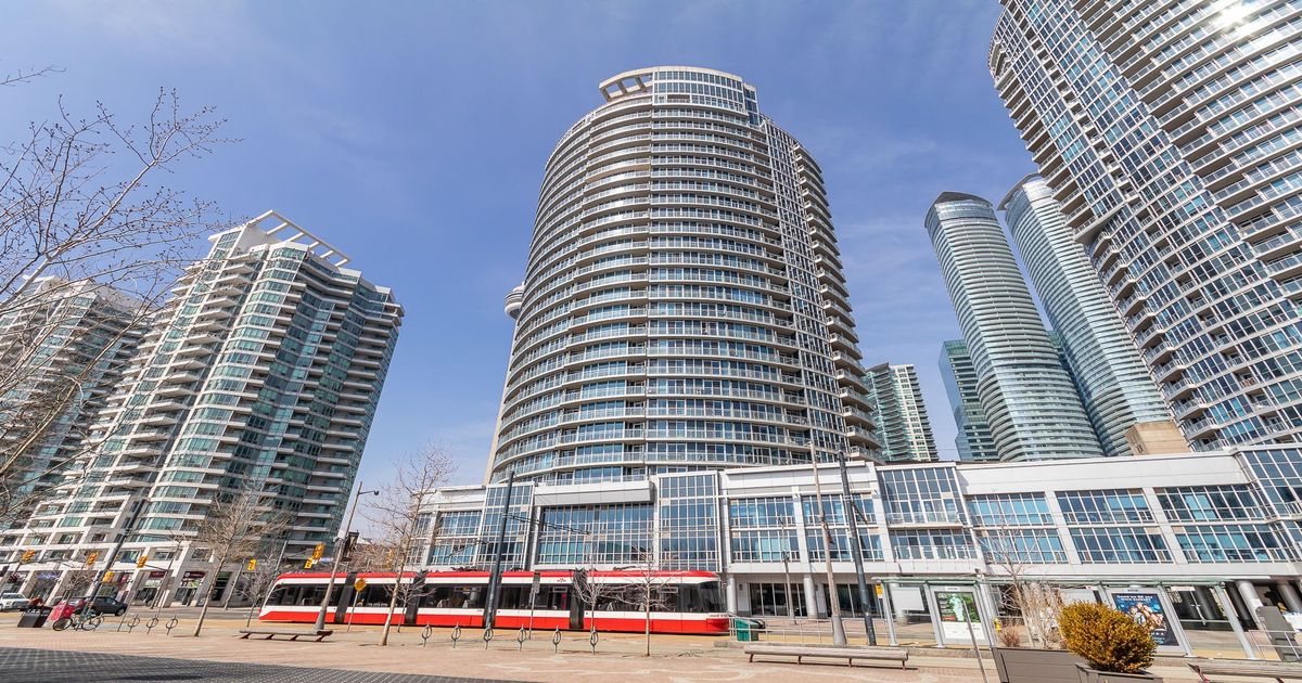218 Queens Quay W Toronto