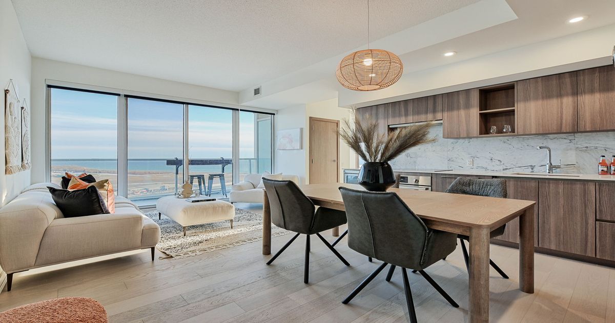 17 Bathurst Street Toronto